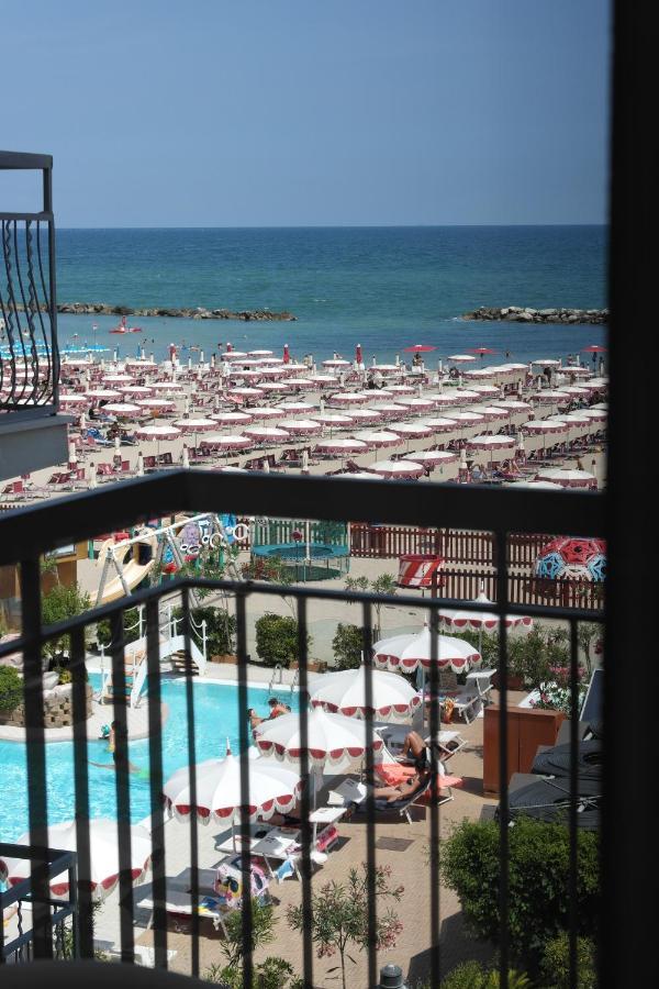 Hotel Excelsior Gabicce Mare Esterno foto