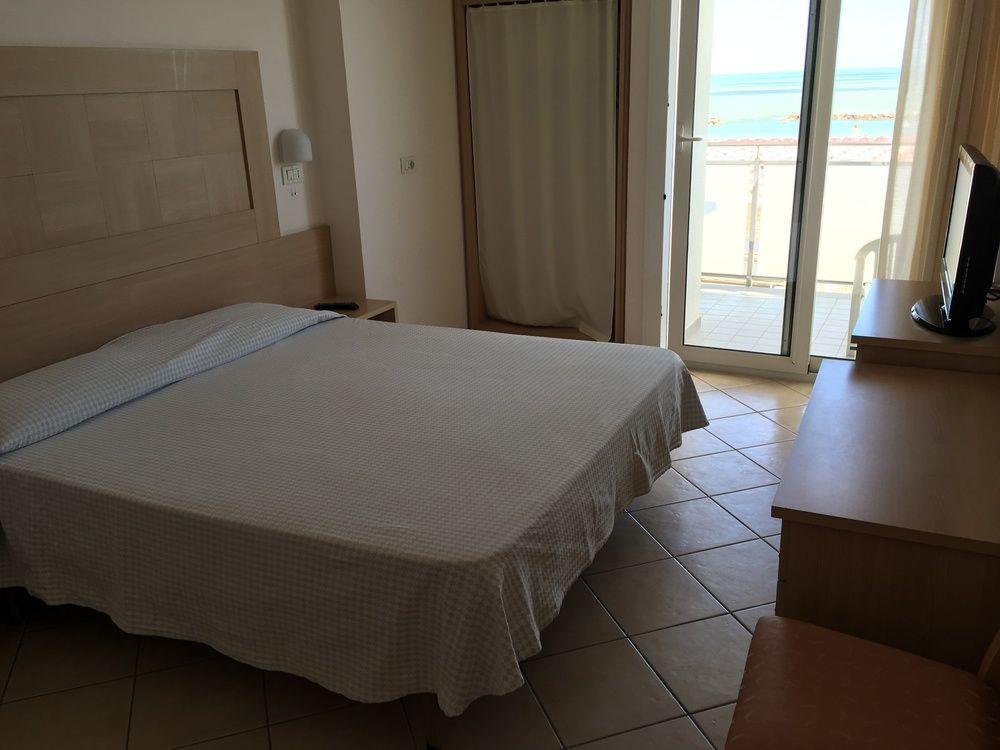 Hotel Excelsior Gabicce Mare Esterno foto