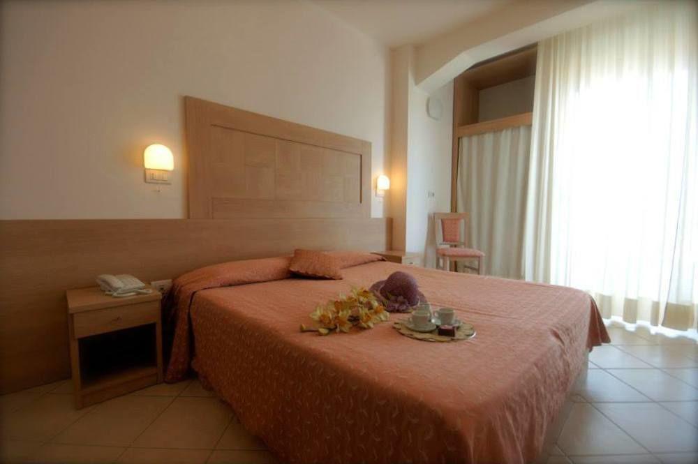 Hotel Excelsior Gabicce Mare Esterno foto